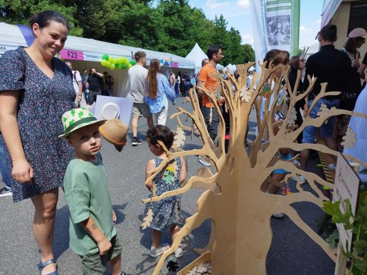 Stoisko&#x20;Lasów&#x20;Państwowych&#x20;na&#x20;Pikniku&#x20;Naukowym&#x20;w&#x20;Warszawie